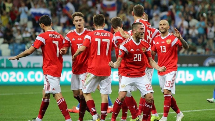 Венгрия - Россия. Какая сборная займёт первое место в группе после двух туров?
